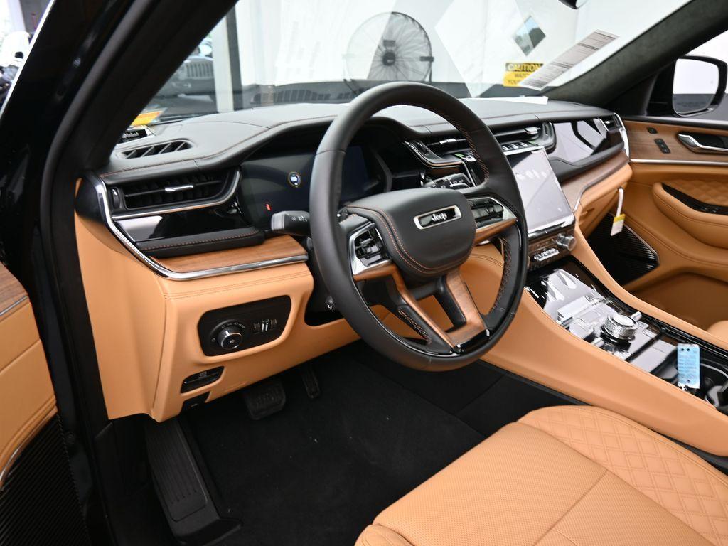 new 2025 Jeep Grand Cherokee car