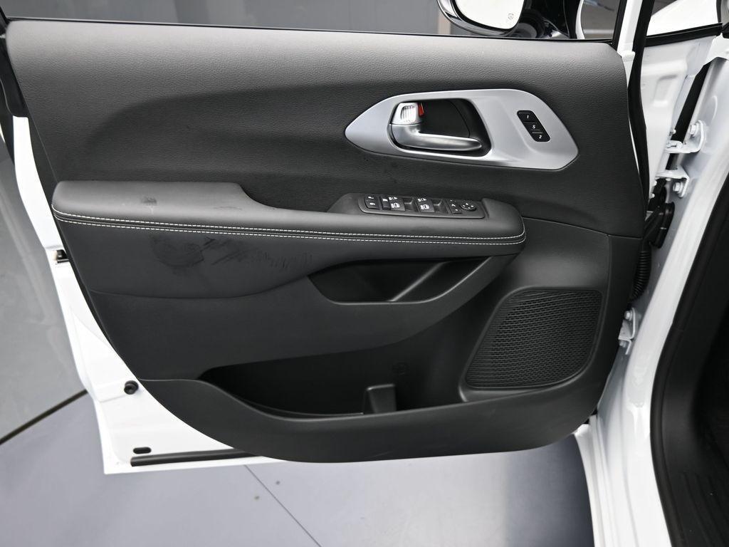 new 2026 Chrysler Pacifica car, priced at $42,401