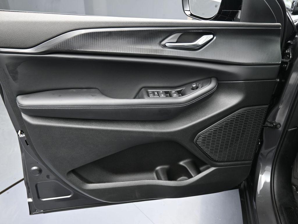 new 2025 Jeep Grand Cherokee car, priced at $32,781