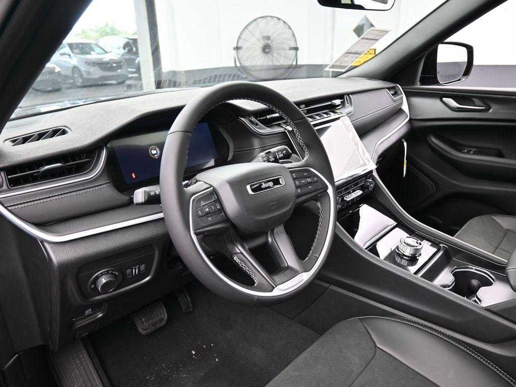 new 2025 Jeep Grand Cherokee car, priced at $32,781