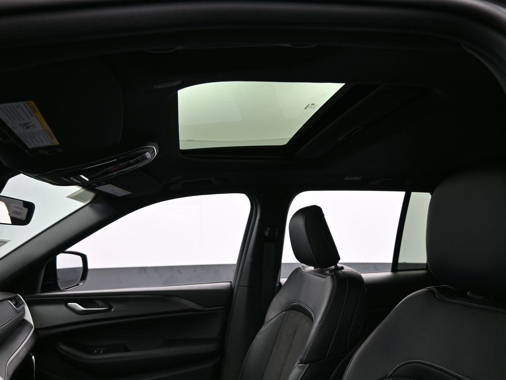 new 2025 Jeep Grand Cherokee car, priced at $32,781