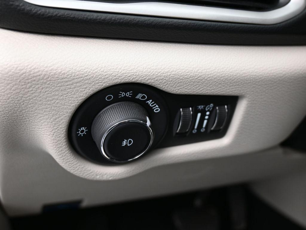 used 2023 Chrysler Pacifica car, priced at $20,989