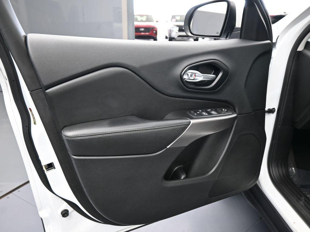 used 2021 Jeep Cherokee car, priced at $20,590