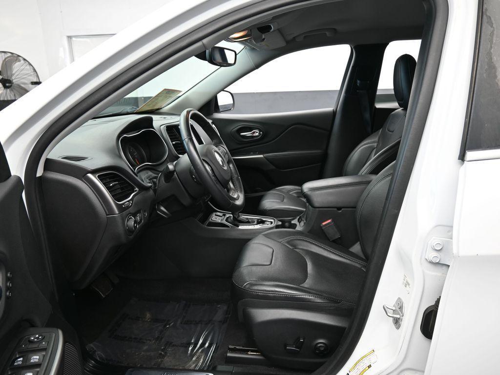 used 2019 Jeep Cherokee car, priced at $14,022