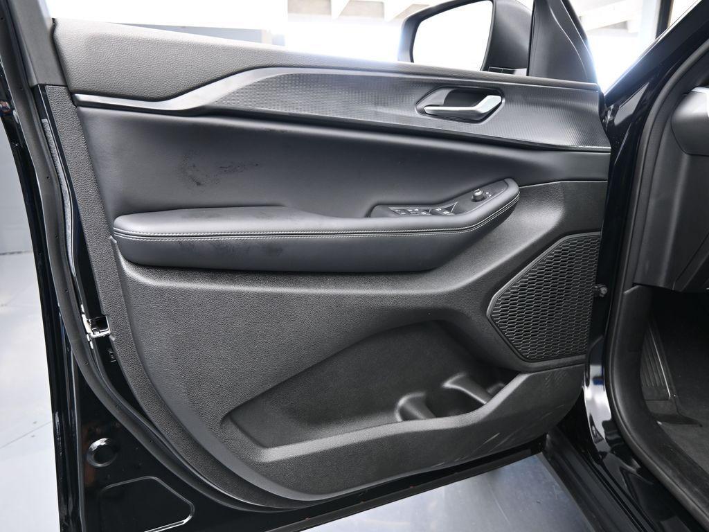 used 2024 Jeep Grand Cherokee car, priced at $27,999