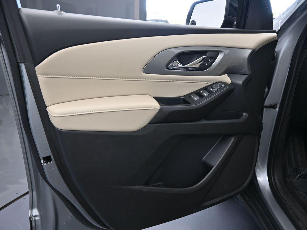 used 2023 Chevrolet Traverse car, priced at $22,995