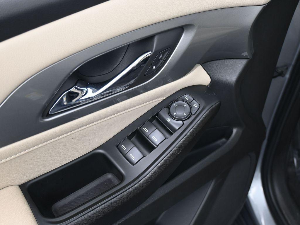 used 2023 Chevrolet Traverse car, priced at $22,995