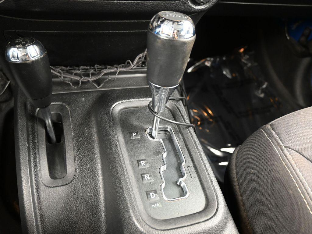 used 2015 Jeep Wrangler Unlimited car, priced at $11,222