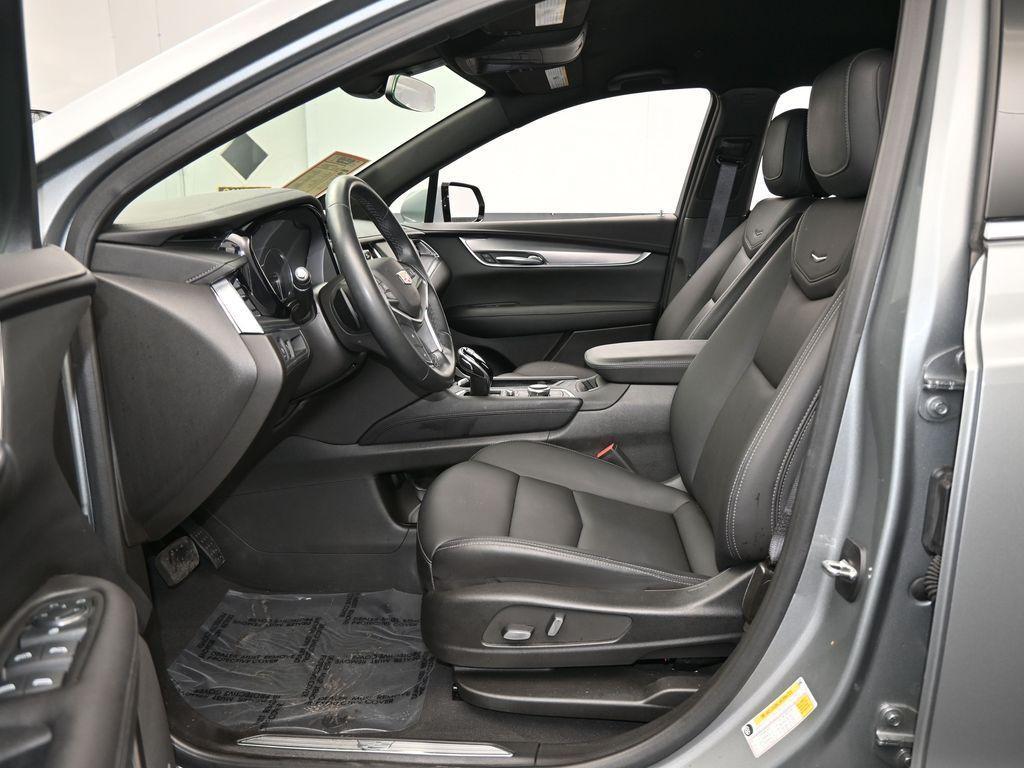 used 2024 Cadillac XT5 car, priced at $28,596