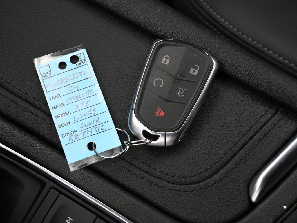 used 2024 Cadillac XT5 car, priced at $28,596