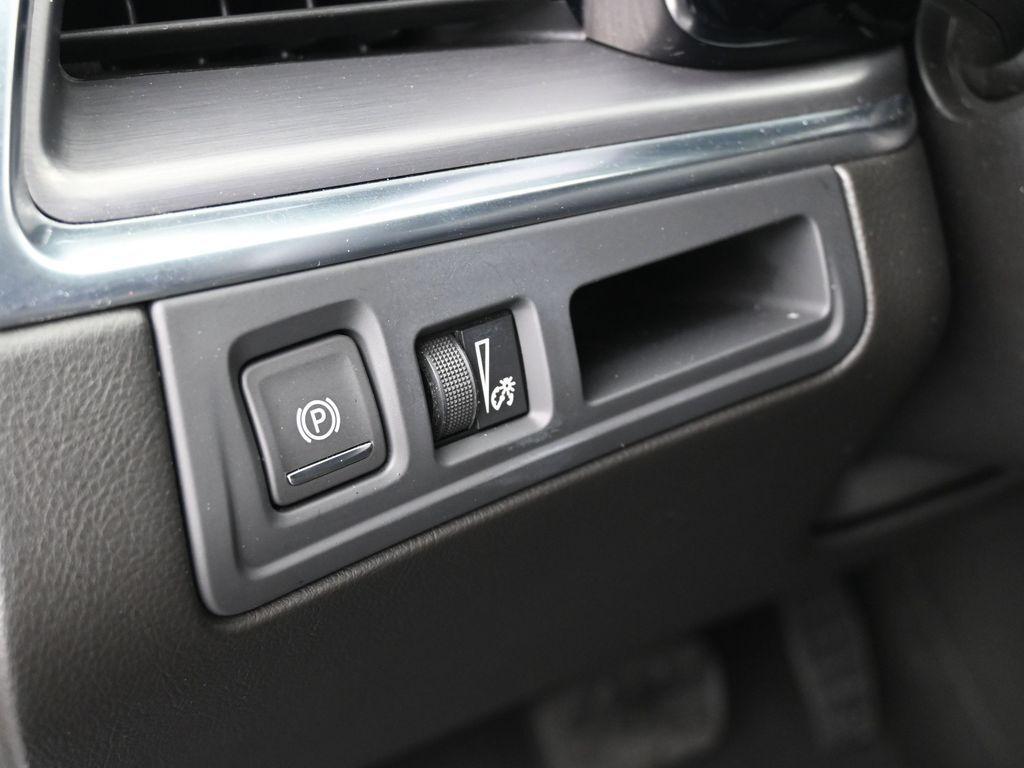 used 2024 Cadillac XT5 car, priced at $28,596