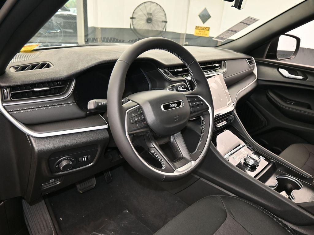 new 2025 Jeep Grand Cherokee car