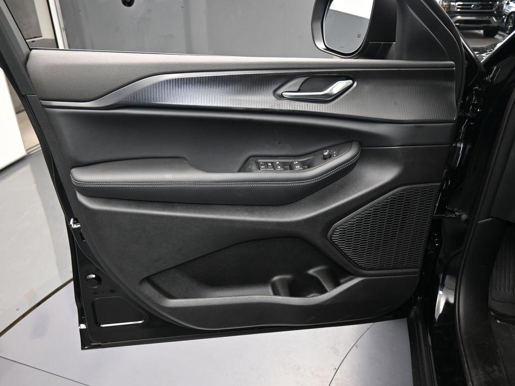 new 2025 Jeep Grand Cherokee car