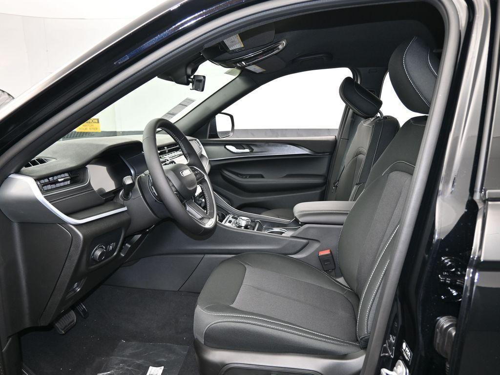 new 2025 Jeep Grand Cherokee car