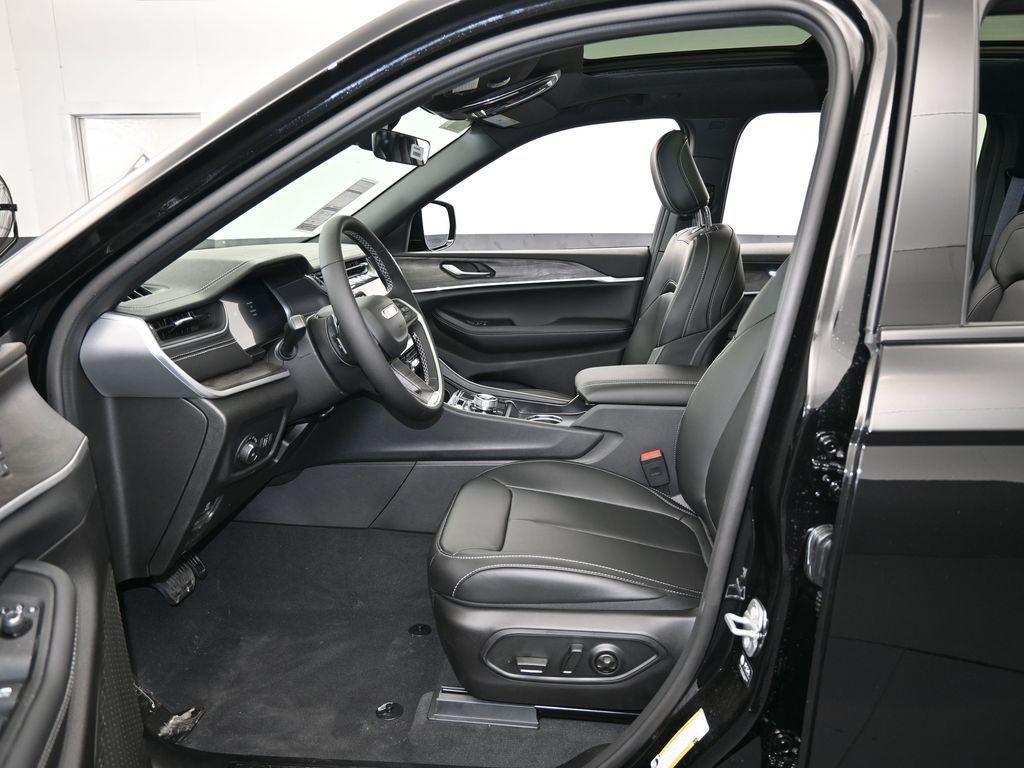 new 2025 Jeep Grand Cherokee car