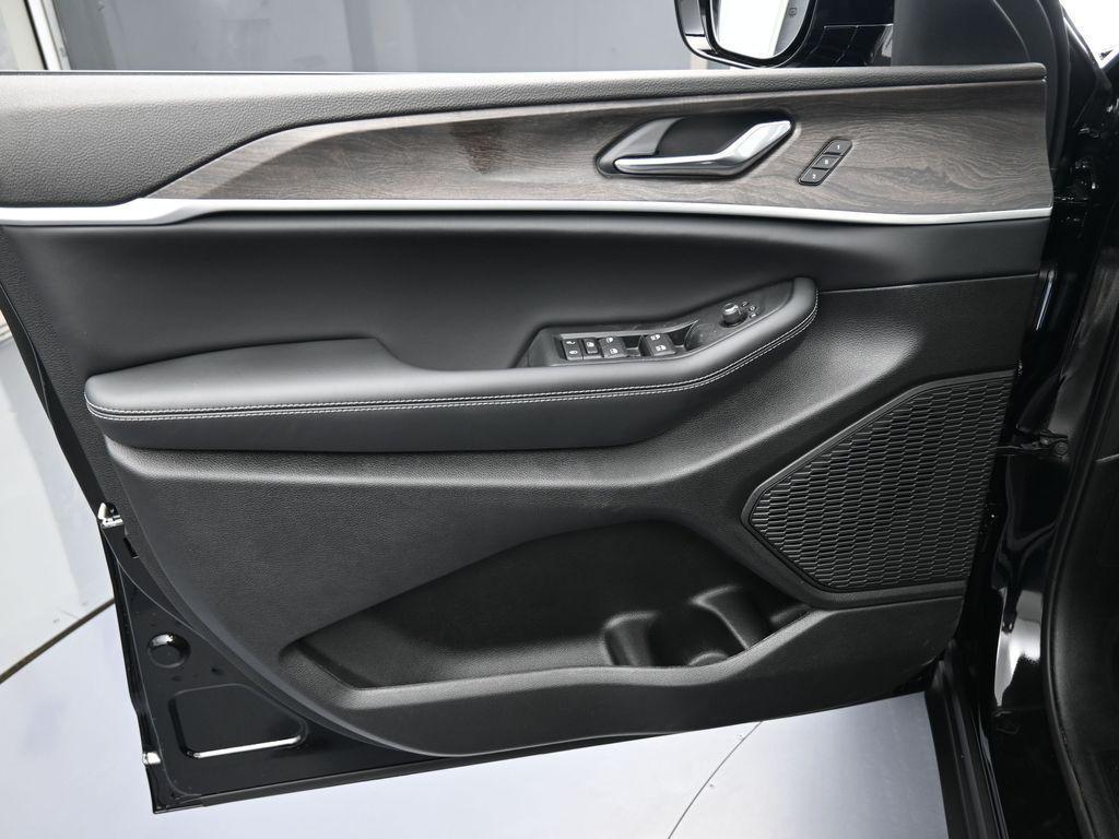 new 2025 Jeep Grand Cherokee car