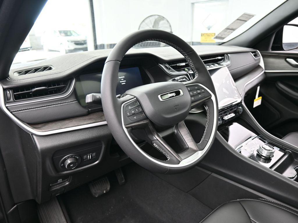 new 2025 Jeep Grand Cherokee car