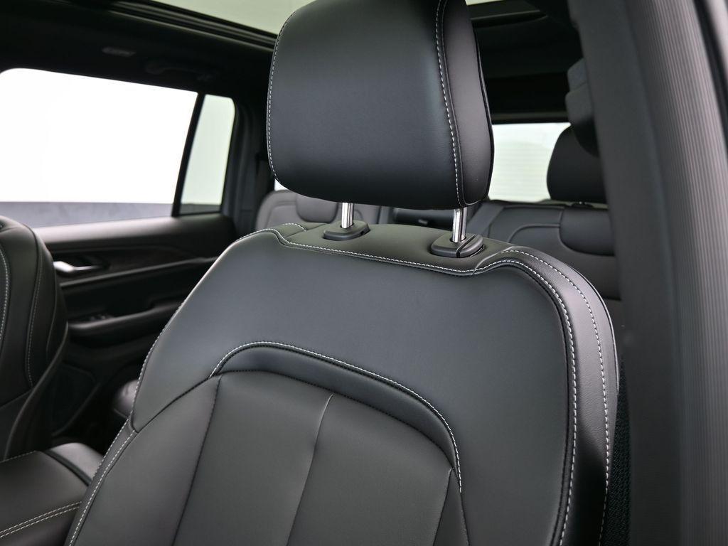 new 2025 Jeep Grand Cherokee car