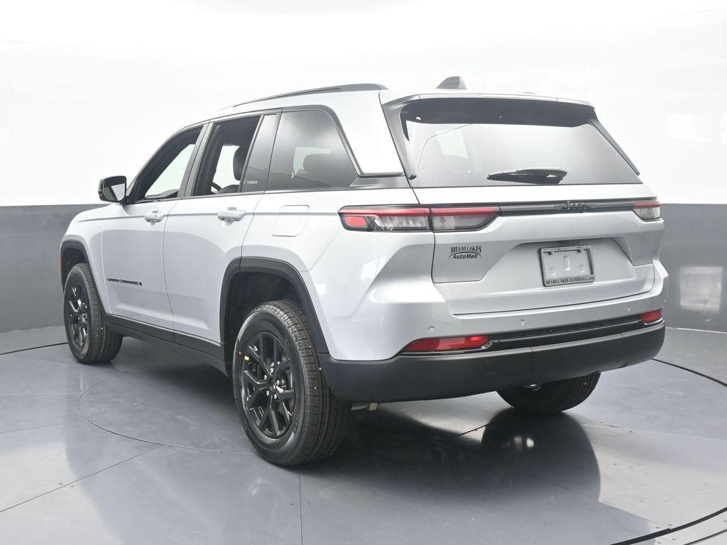 new 2025 Jeep Grand Cherokee car, priced at $45,330