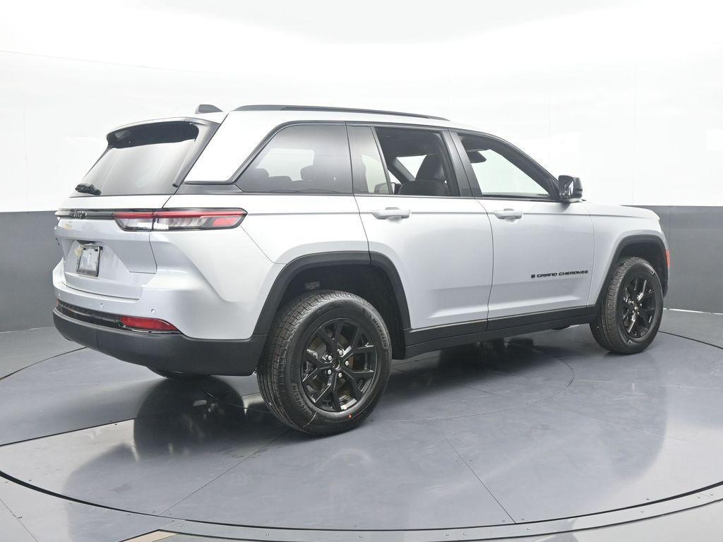 new 2025 Jeep Grand Cherokee car, priced at $45,330
