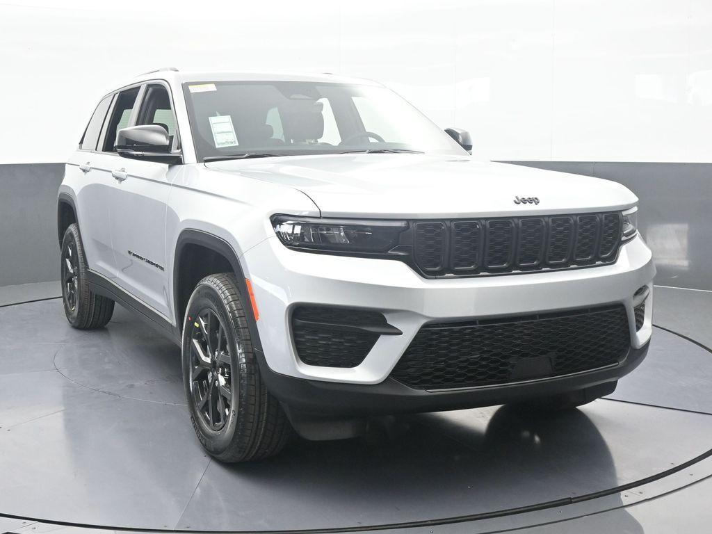 new 2025 Jeep Grand Cherokee car, priced at $45,330