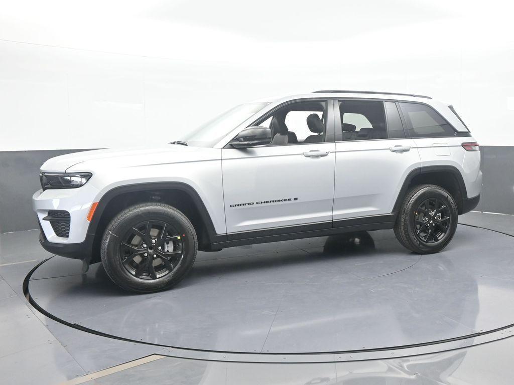 new 2025 Jeep Grand Cherokee car, priced at $45,330