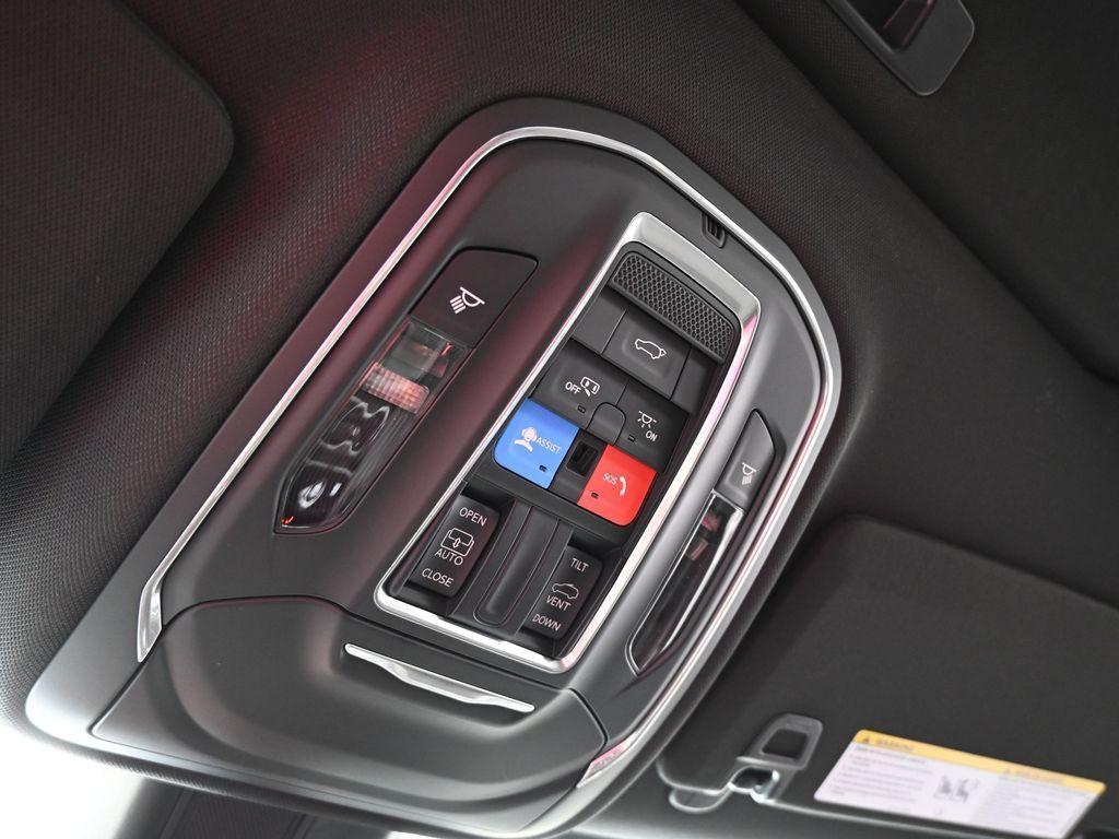 new 2025 Jeep Grand Cherokee car, priced at $45,330