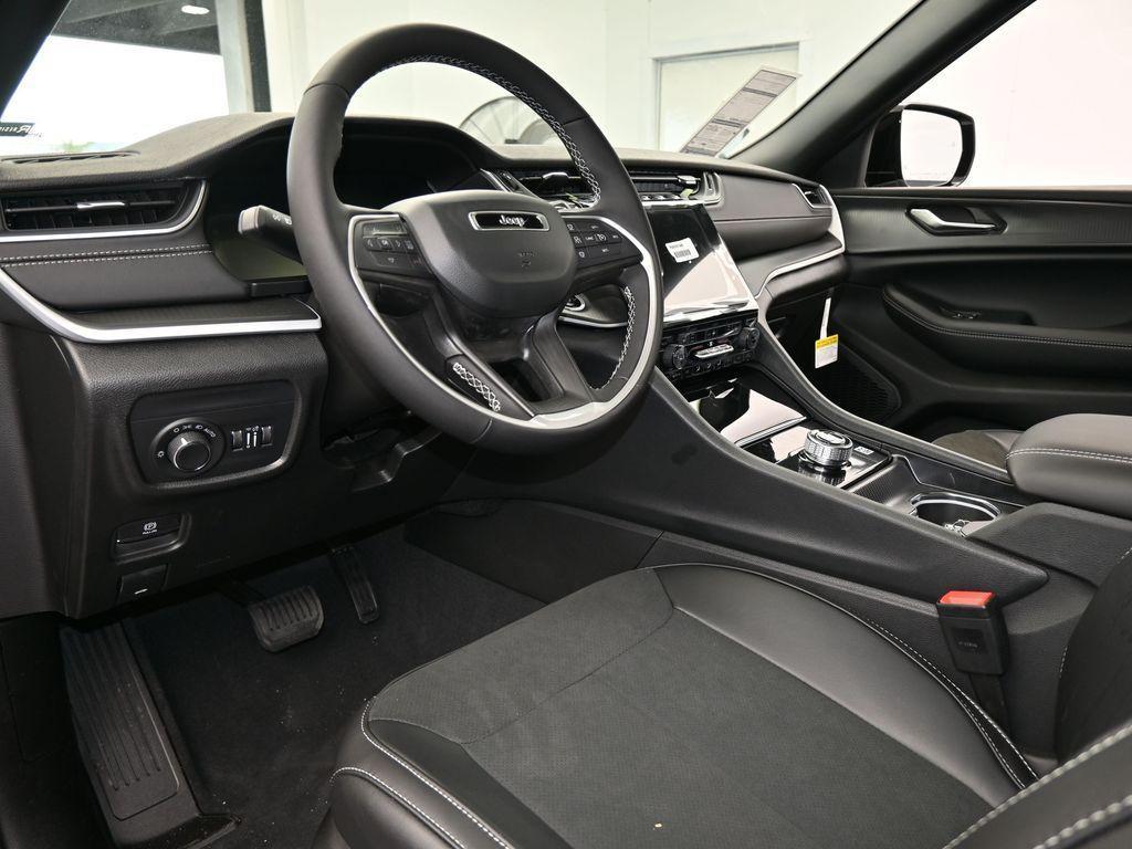 new 2025 Jeep Grand Cherokee car, priced at $45,330