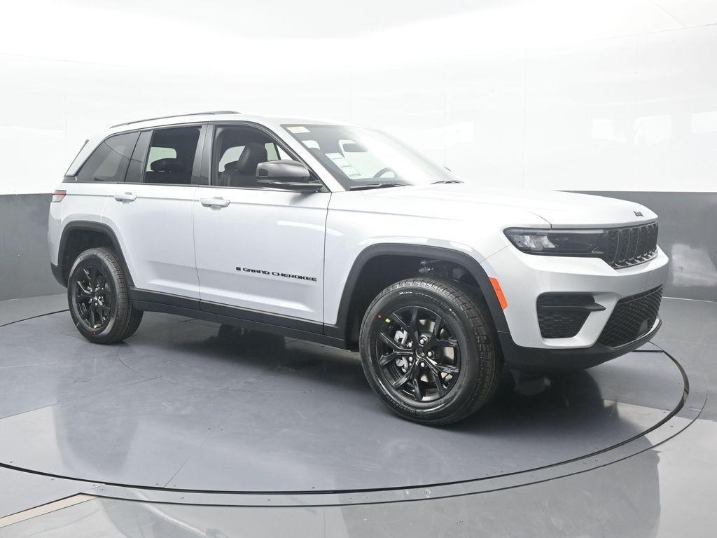 new 2025 Jeep Grand Cherokee car, priced at $45,330