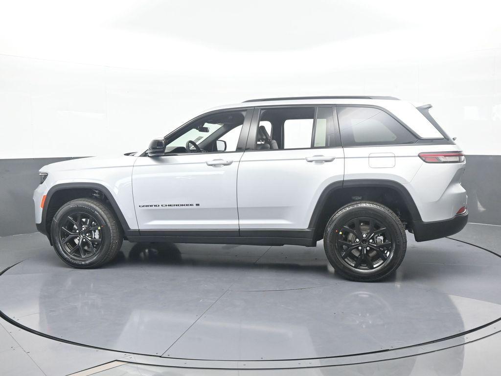 new 2025 Jeep Grand Cherokee car, priced at $45,330