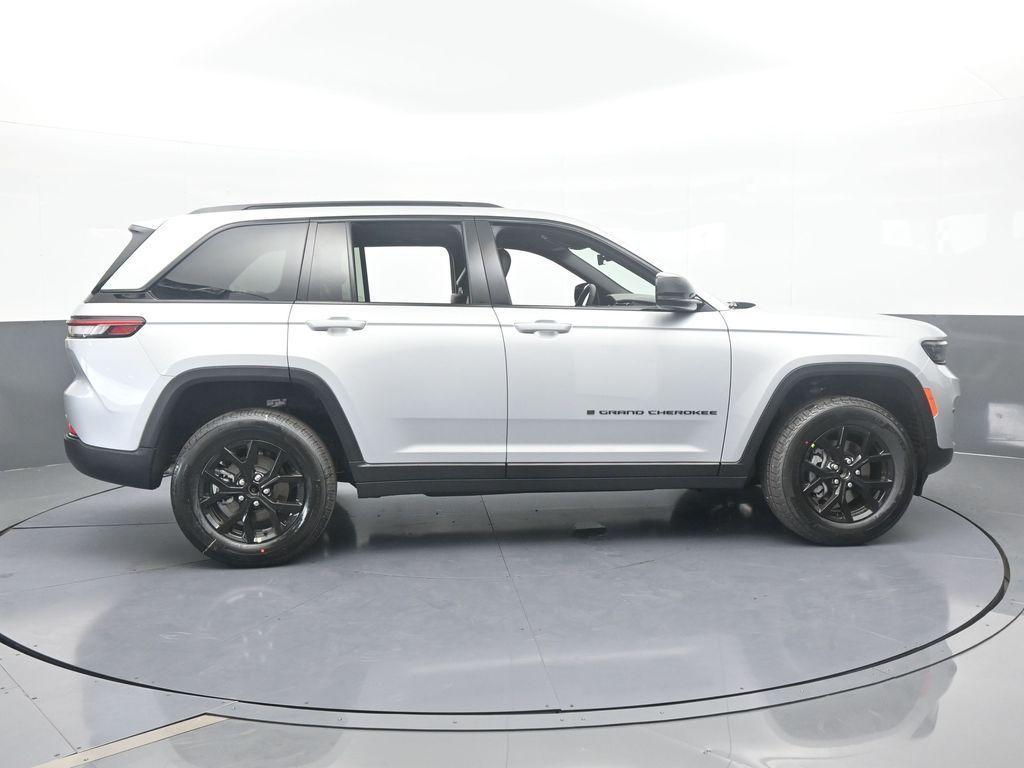 new 2025 Jeep Grand Cherokee car, priced at $45,330