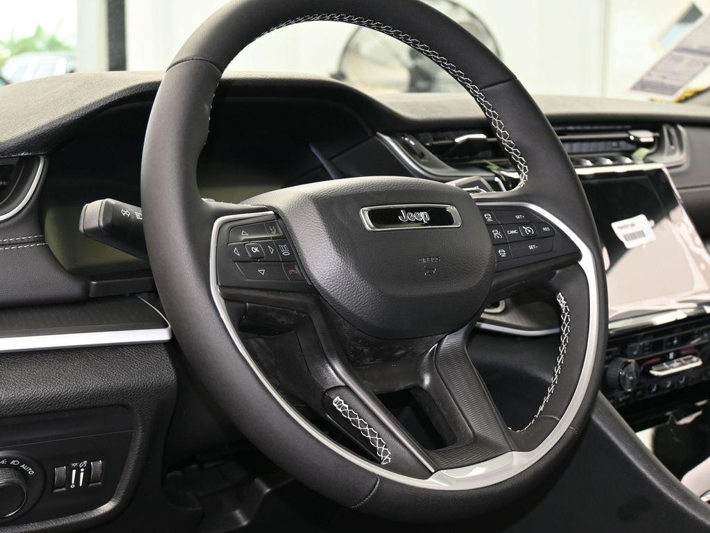 new 2025 Jeep Grand Cherokee car, priced at $45,330