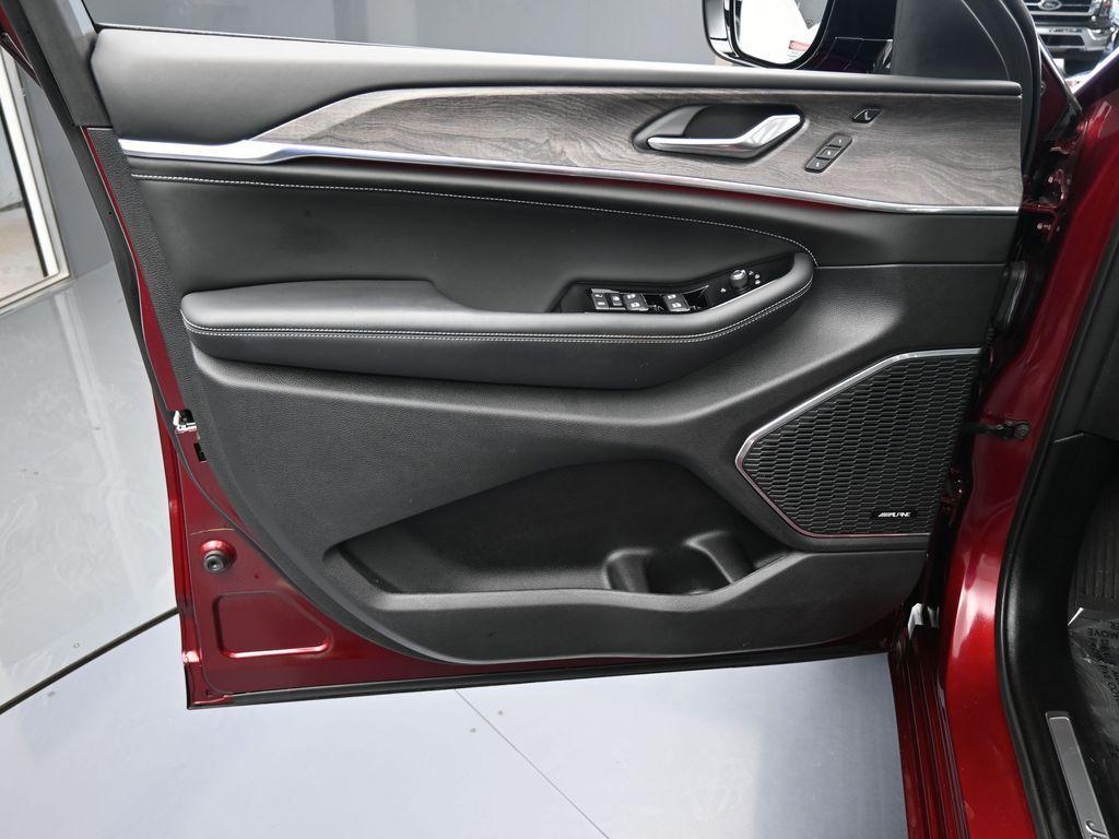 used 2023 Jeep Grand Cherokee car, priced at $34,777