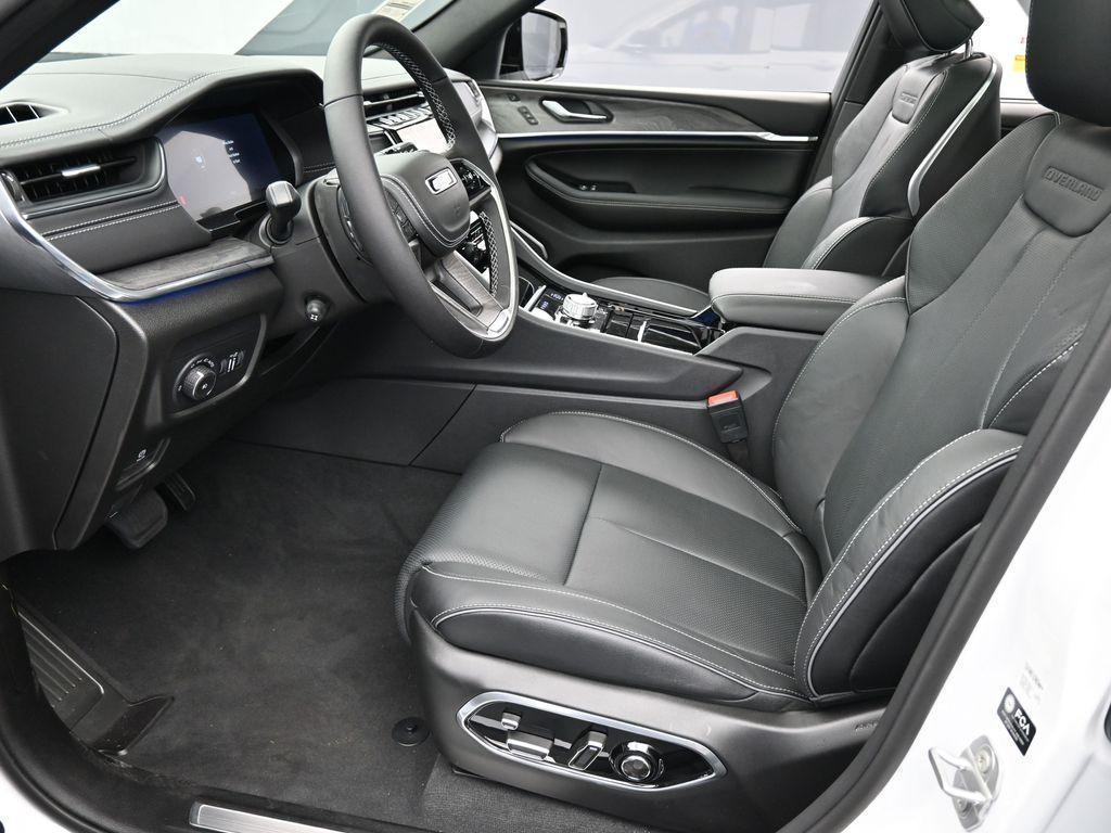used 2024 Jeep Grand Cherokee car, priced at $44,401