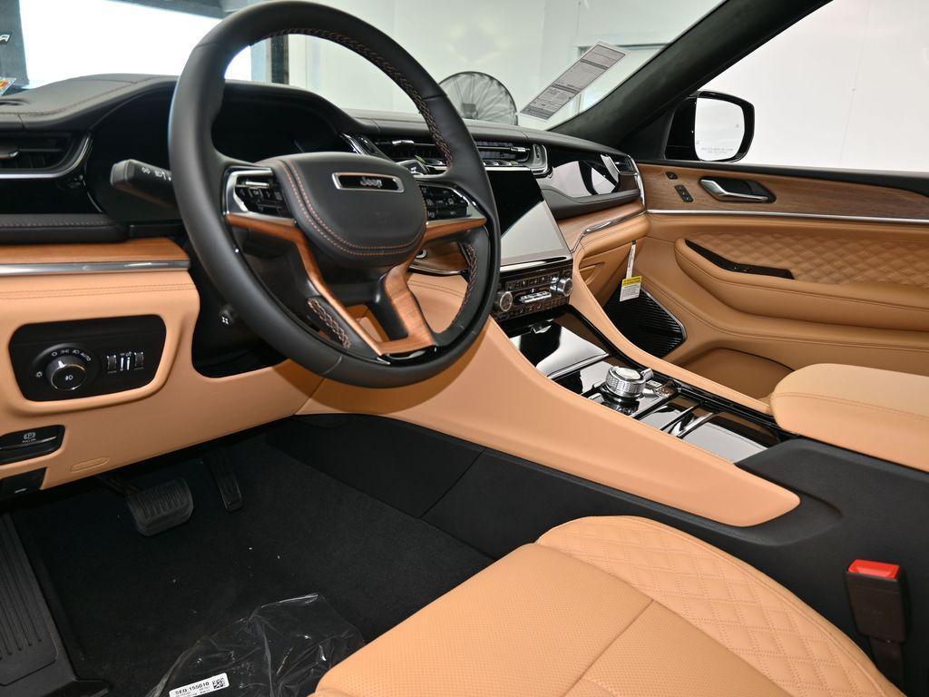 new 2025 Jeep Grand Cherokee L car