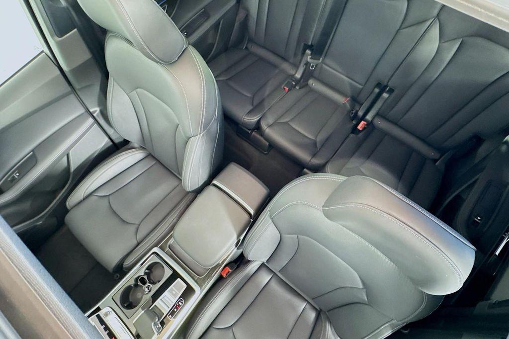 new 2025 Audi Q7 car, priced at $82,160
