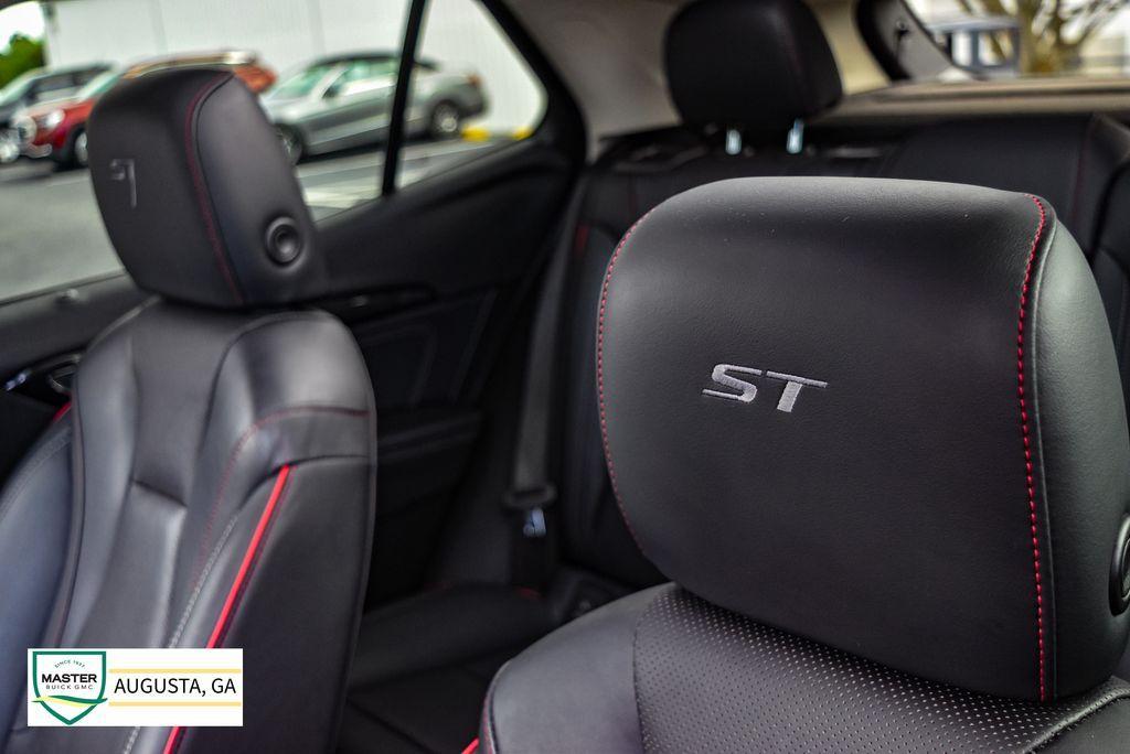 used 2023 Buick Envision car, priced at $22,000