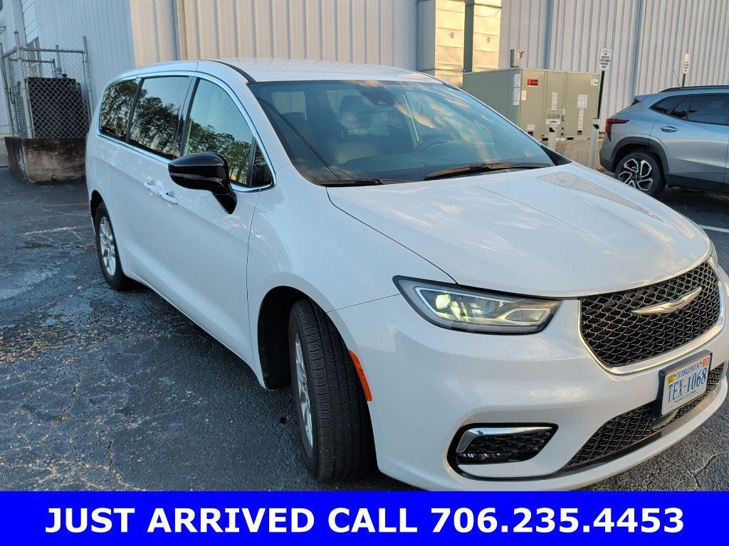 used 2025 Chrysler Pacifica car, priced at $27,509