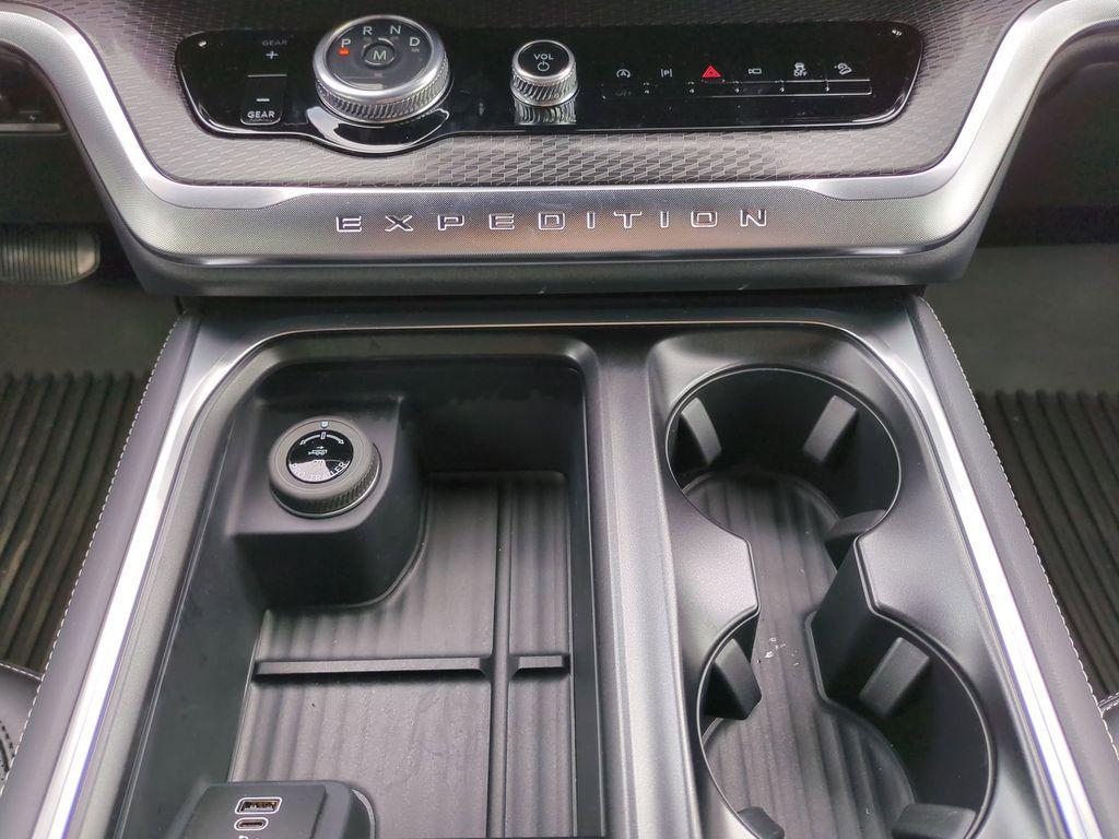 new 2026 Ford Expedition car, priced at $81,589