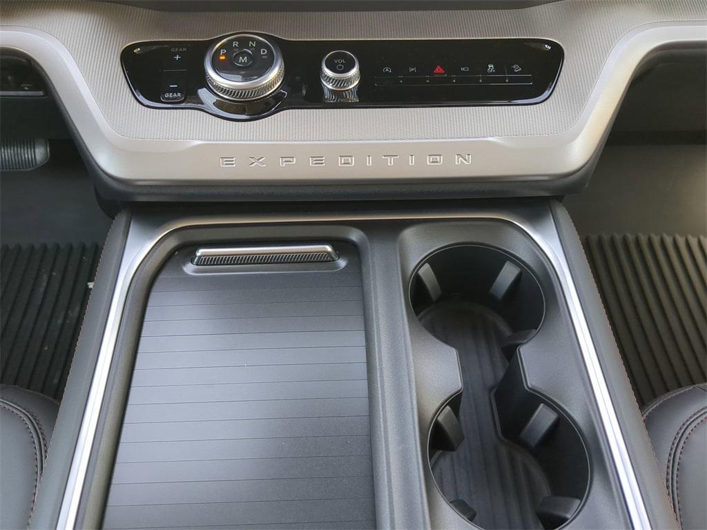 new 2025 Ford Expedition car, priced at $80,999