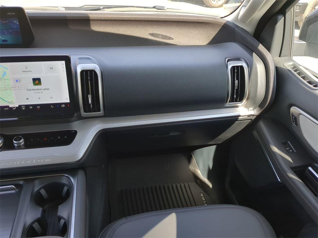 new 2025 Ford Expedition car, priced at $80,999