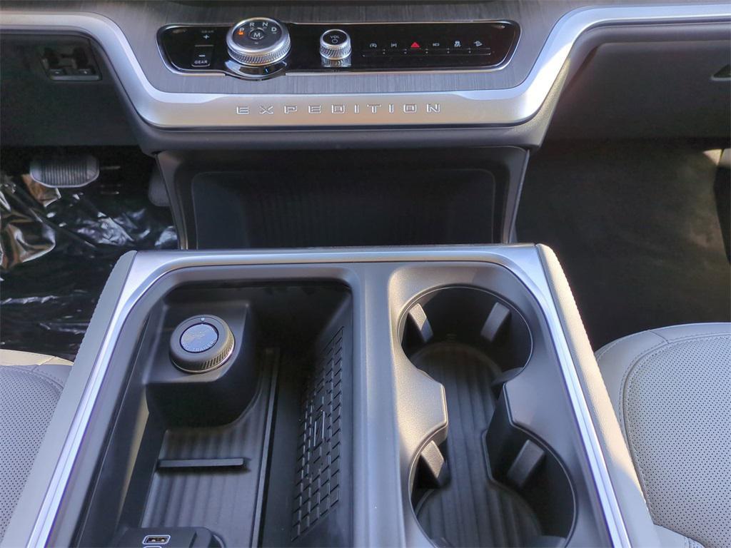 new 2025 Ford Expedition Max car, priced at $90,124