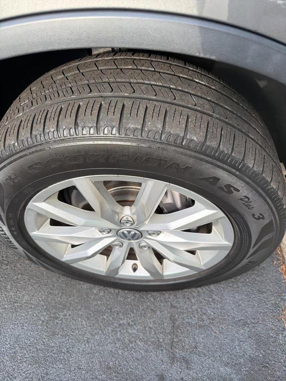 used 2016 Volkswagen Touareg car, priced at $11,880