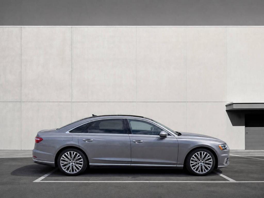 Audi A8 view 7