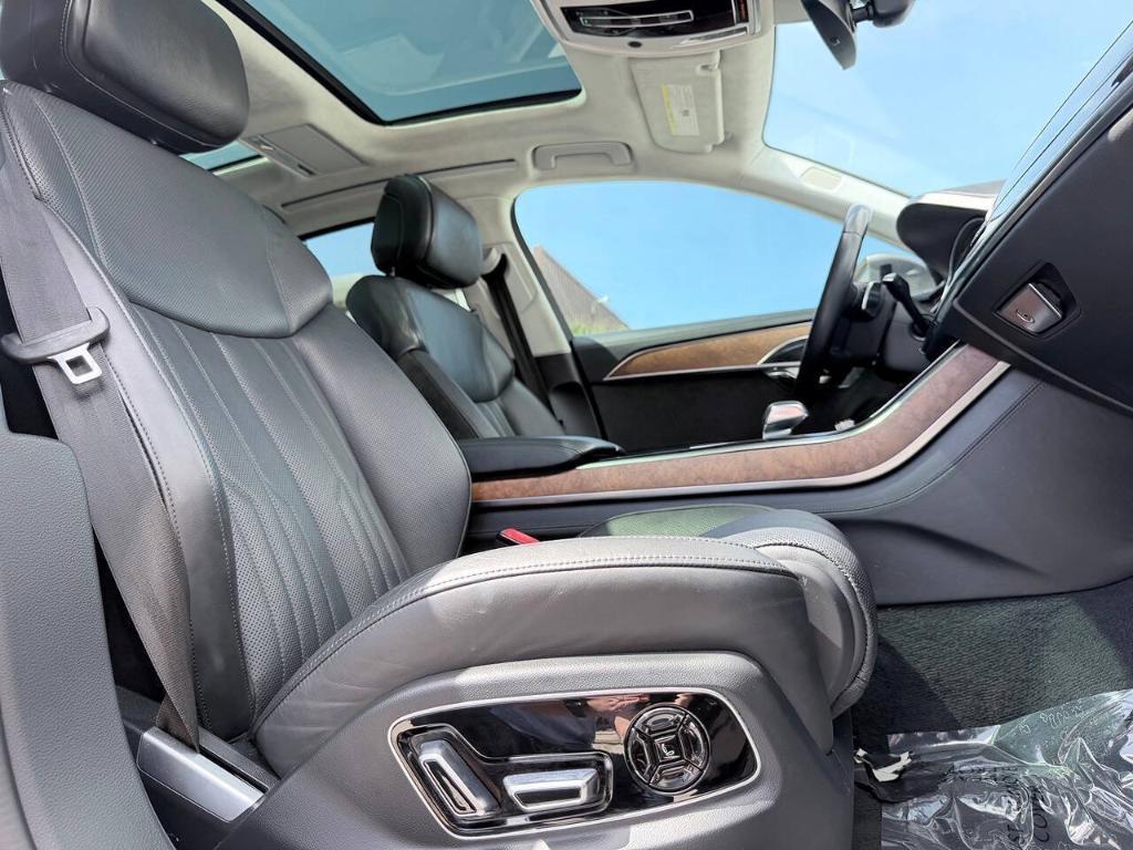 Audi A8 view 23