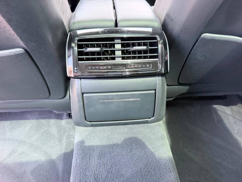 Audi A8 view 30
