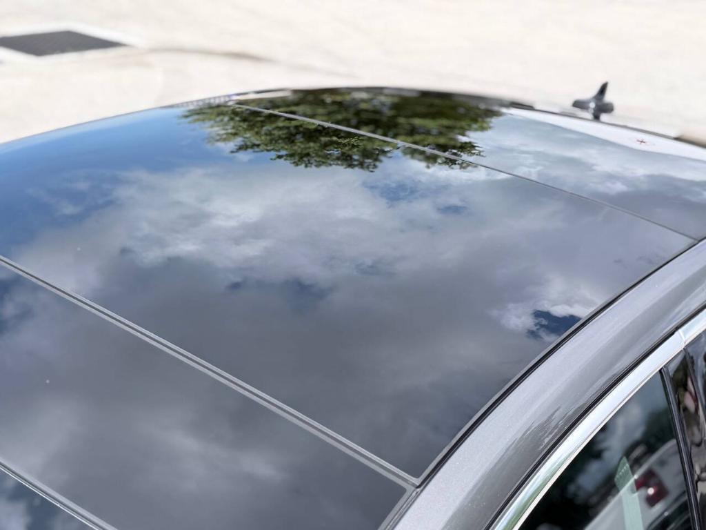 Audi A8 view 10