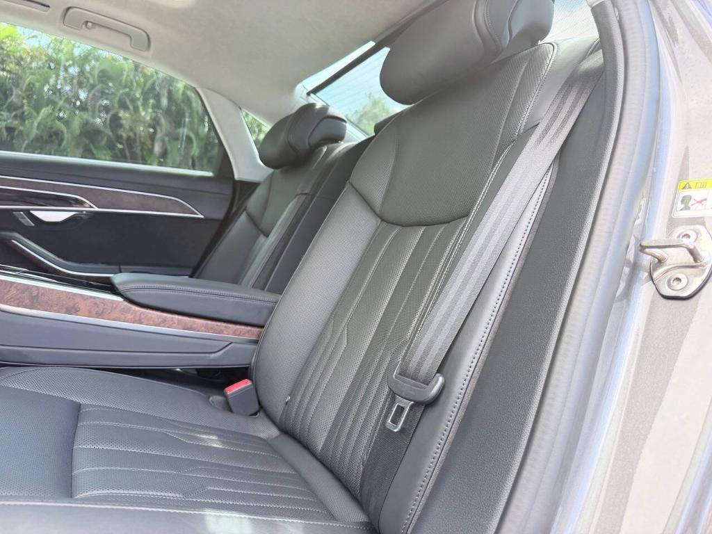 Audi A8 view 28