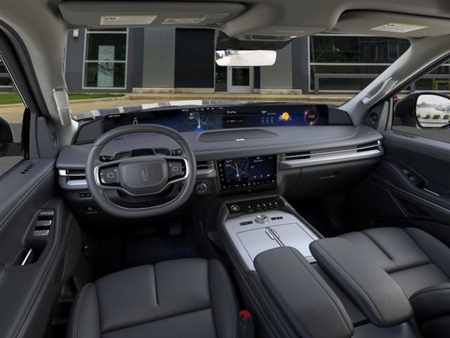 new 2025 Lincoln Navigator car, priced at $96,703