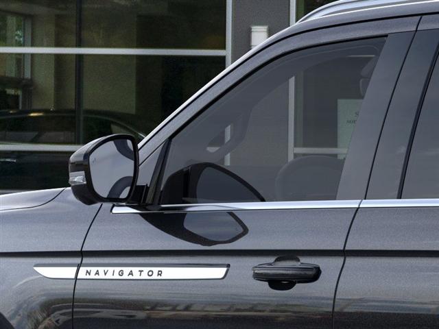 new 2025 Lincoln Navigator car, priced at $96,703